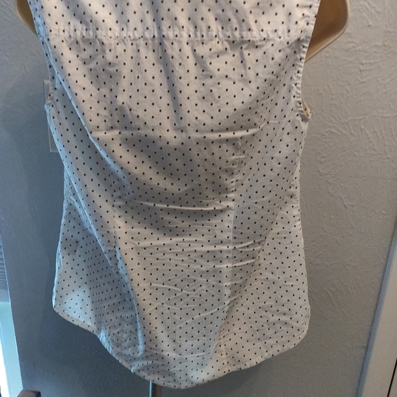 Sleeveless button down - Picture 5 of 6